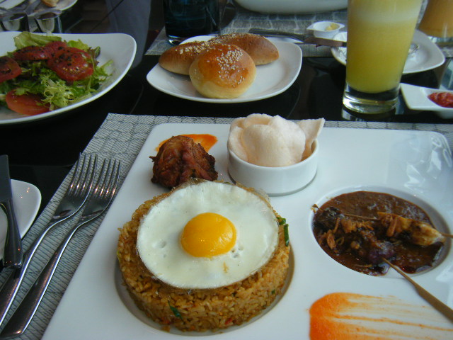 http://hungtime-times.com/hung_time_writers/entry_img/indonesia-food-1.JPG